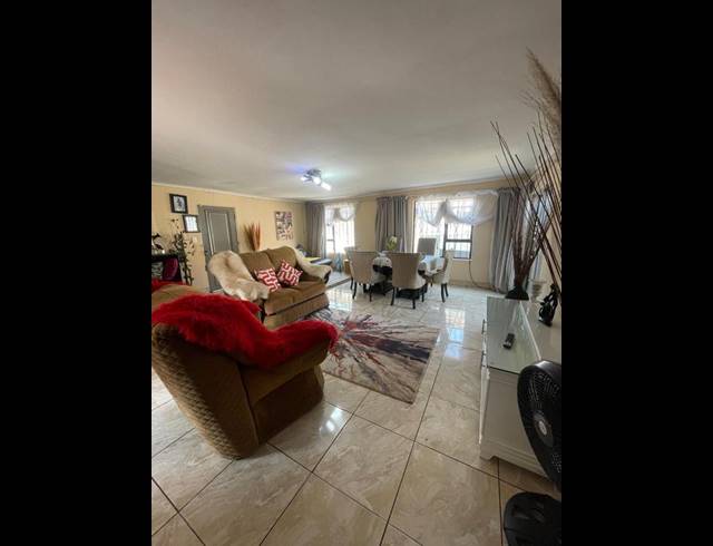 2 BEDROOM PROPERTY TO RENT IN GOUDRAND